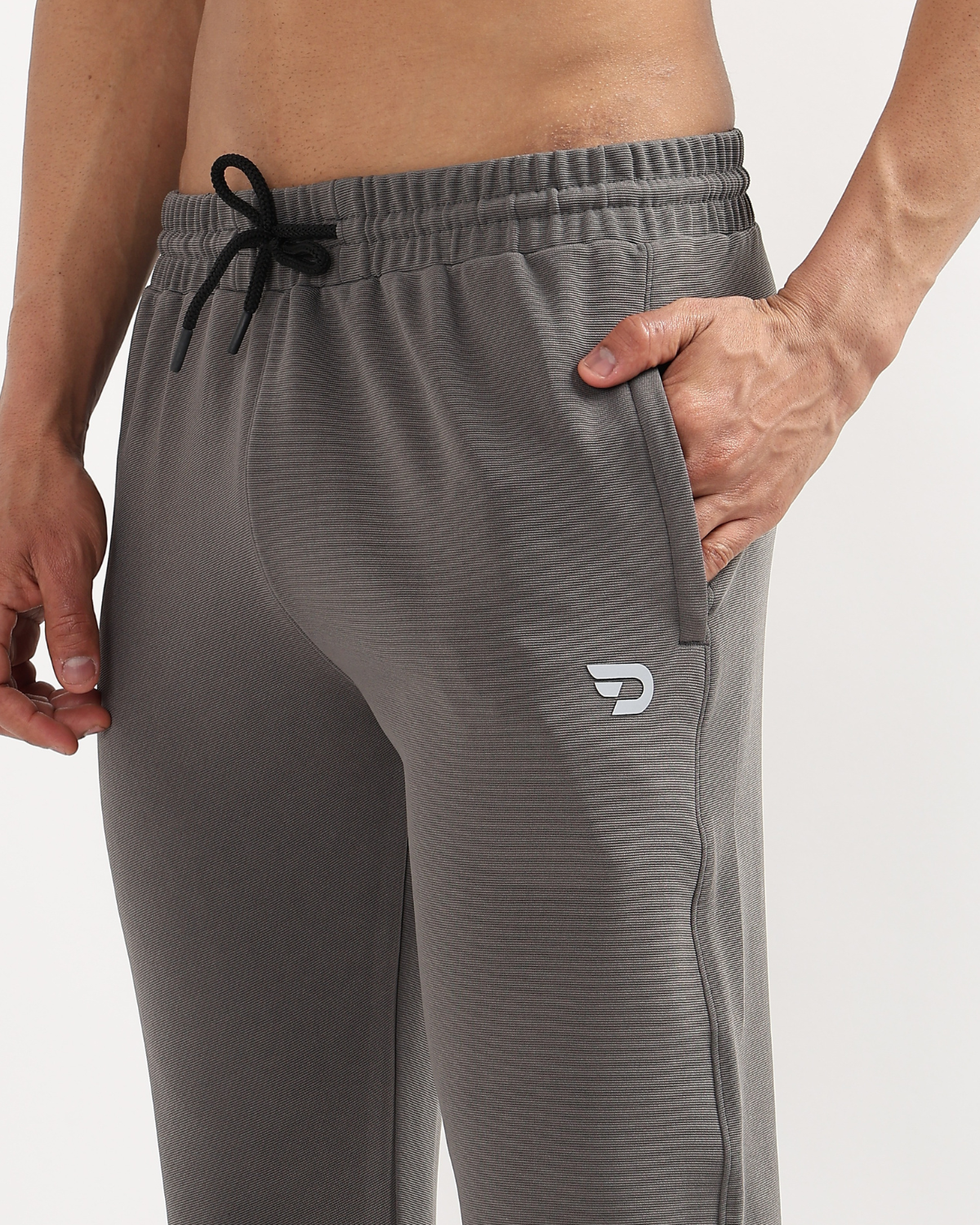 Essential Zip Trackpant | Regular Fit